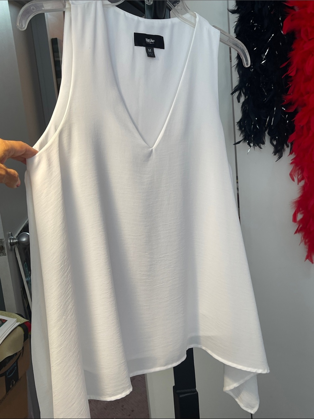 Mossimo white high-low lined flowy sleeveless top - Sz M